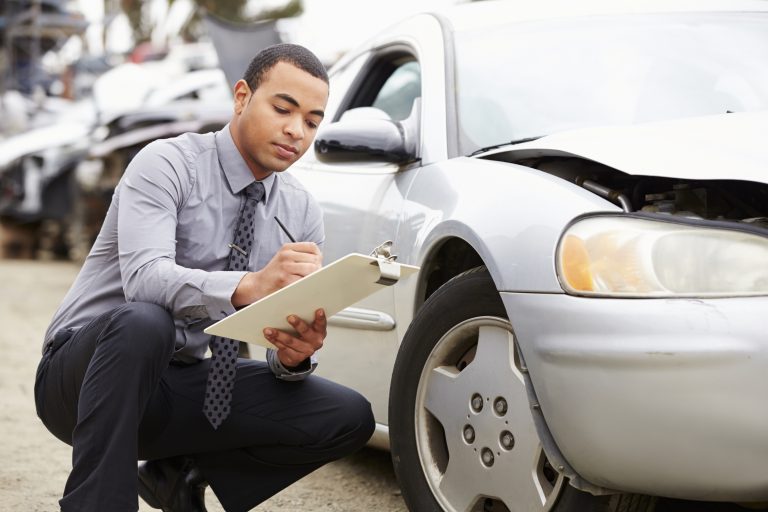 Blog 2 loss adjuster inspecting car involved in accident PF3X2KQ