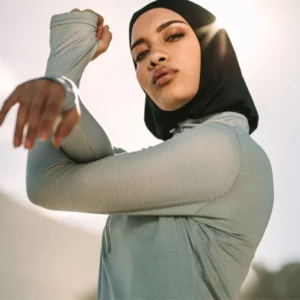 Muslim-Girl-Arm-Pain-Free-Physiotherapy-Ottawa-768x768
